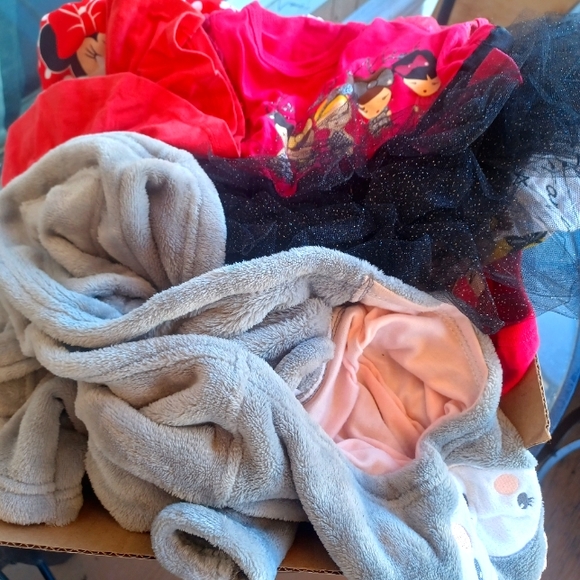 BABY GIRL CLOTHES BUNDLE - Picture 3 of 4